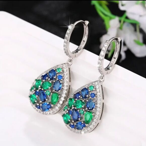 Green Blue Diamond Pendant Necklace - Picture 5 of 8